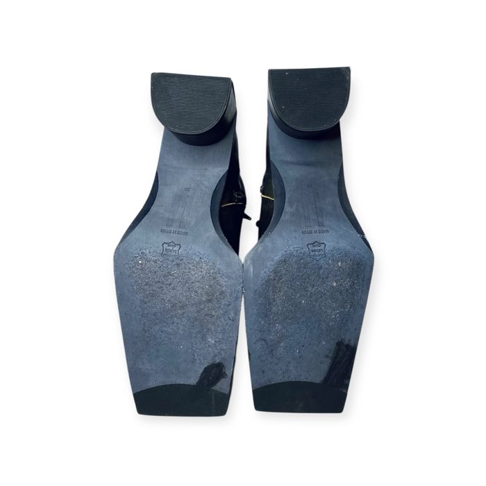 Шкіряні чоботи бренда Miista.