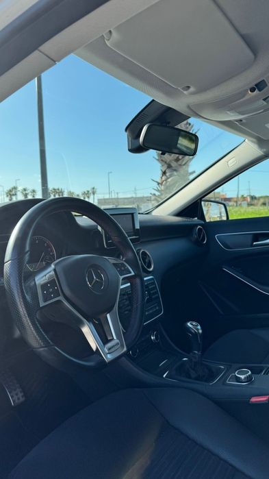 Mercedes A 180 com sistema de gravação para o telemóvel