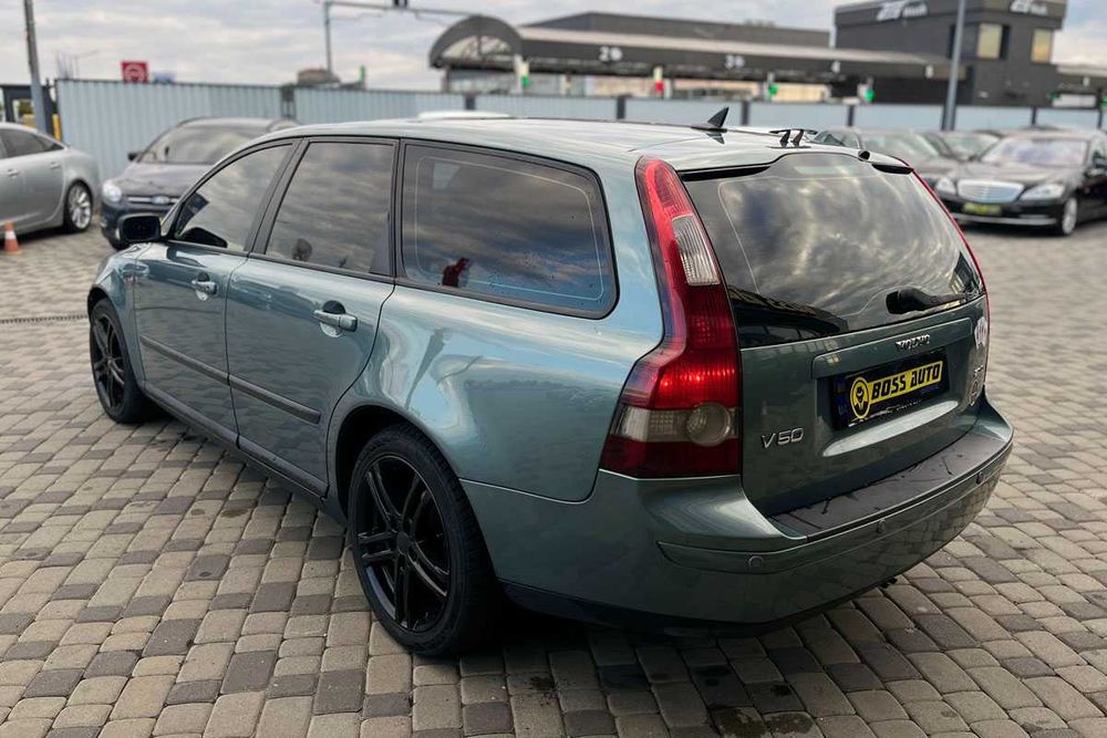 Volvo V50 2004 року