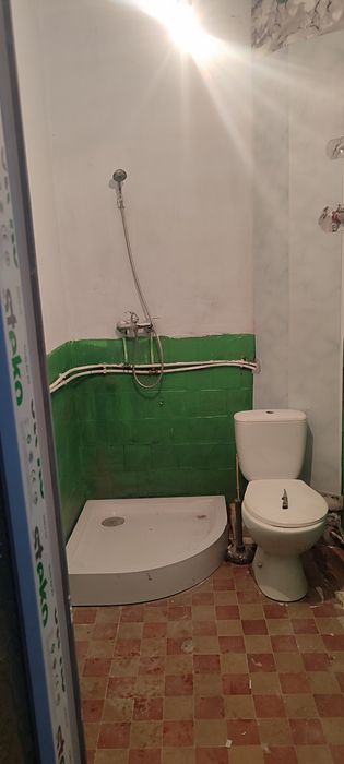 Продається трикімнатна квартира