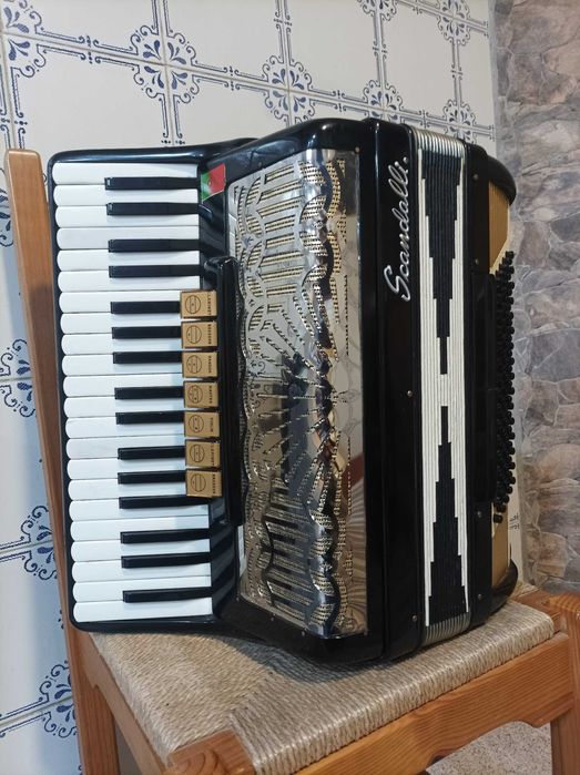 Acordeão Scandalli 80 baixos