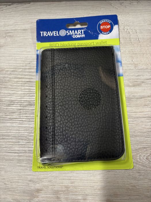 czarny portfel na paszport Travel Smart