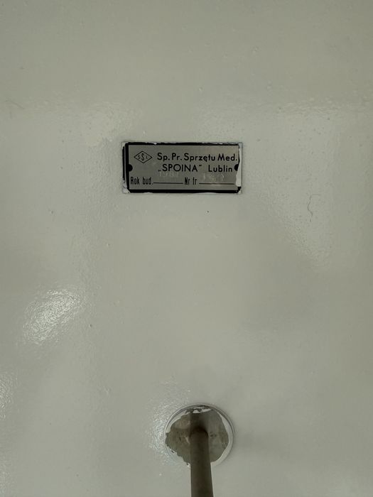 Sprzedam szafkę medyczną w dobrym stanie