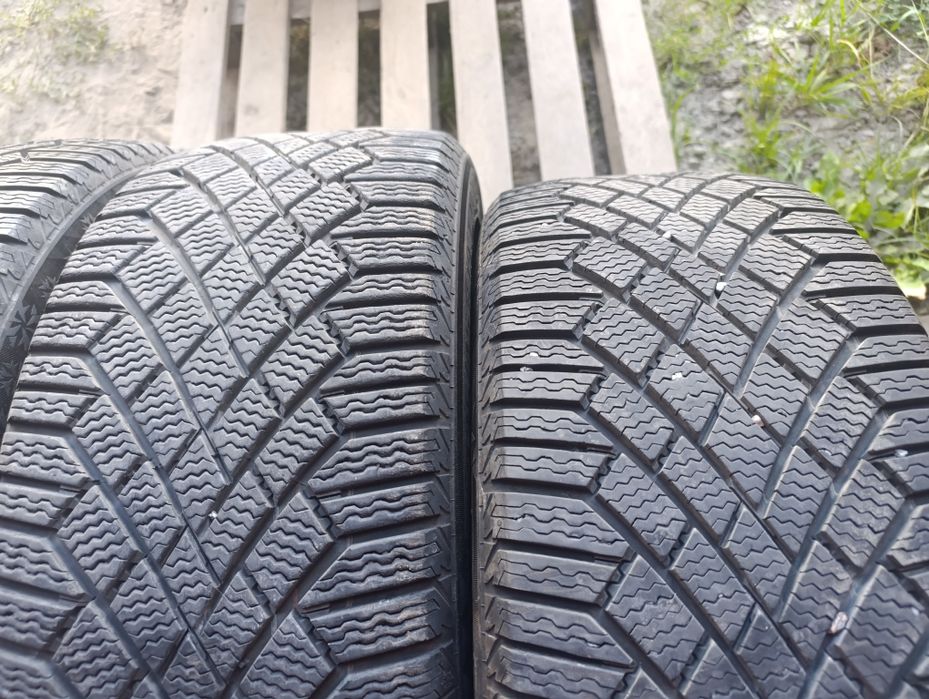 Зимние шины 235/45 R19 99T XL Continental VikingContact 7