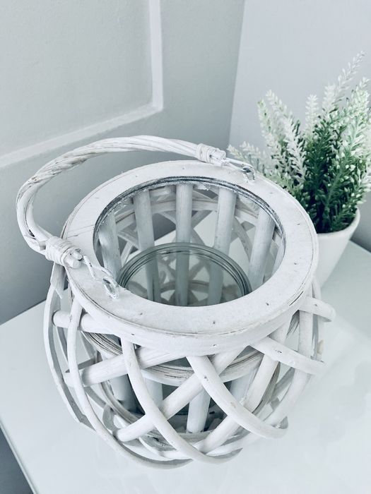 Wiklinowy biały lampion koszyk z uchwytem