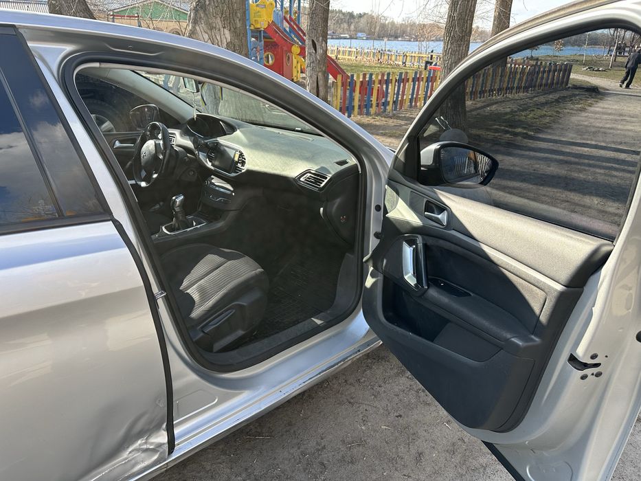 Peugeot 308   2016  1.6 дизель