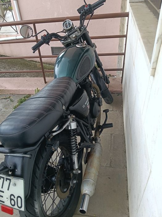 Moto MAsch 125 cilindradas modelo tradicional