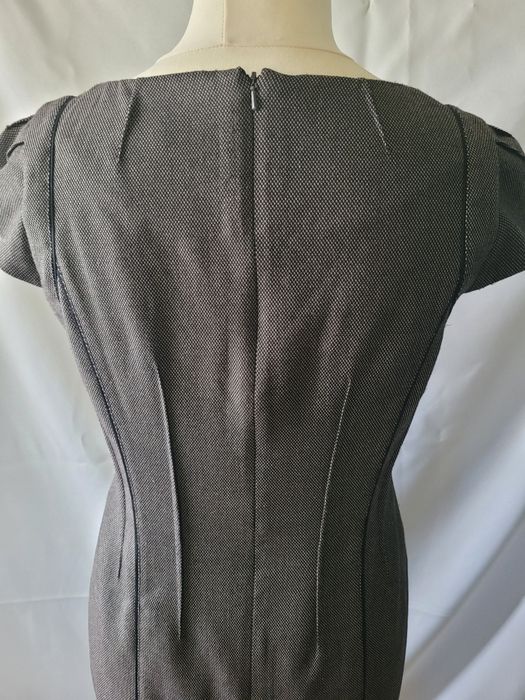 Sukienka biurowa, pięknie wykończona, rozm. 40-42