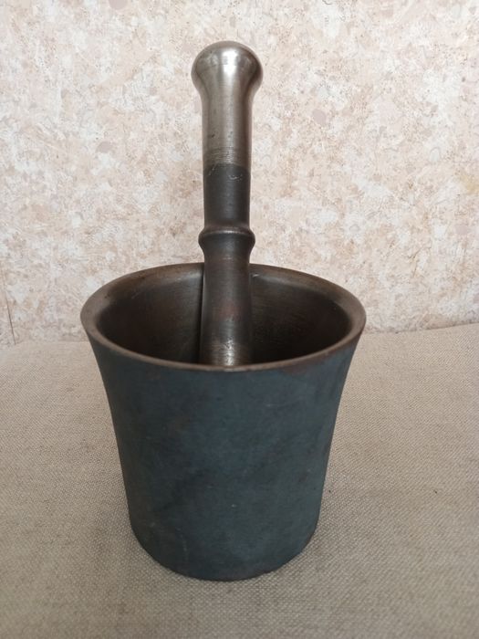 Ступка чугунная.