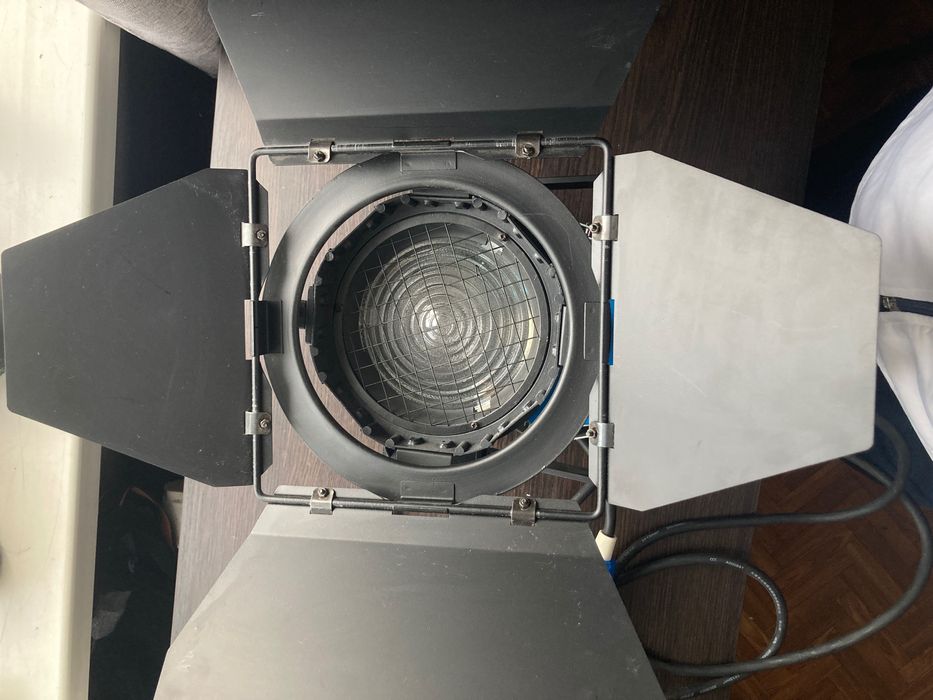 Постійне студійне світло з лінзою Френеля. 1000w