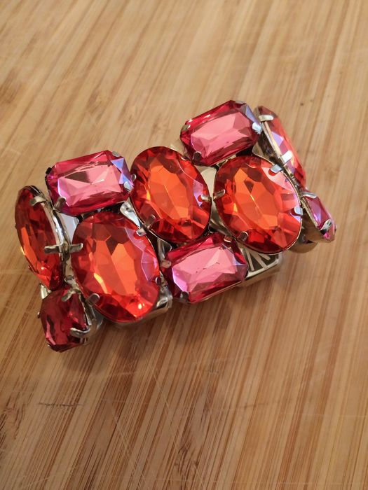 Vendo pulseiras com pedras/strass