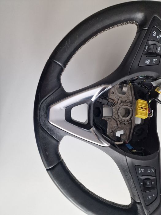Opel Astra K, Corsa : kierownica grzana, skóra, multifukcja