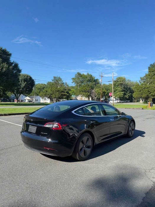 Tesla Model 3 Long Range      2019
