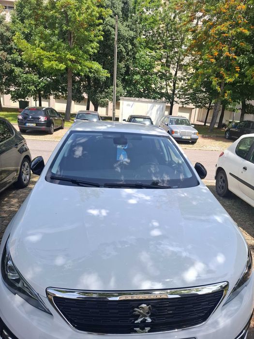 Vendo Peugeot 308 SW, versão Style, com motor BlueHDi Diesel 130 cv.