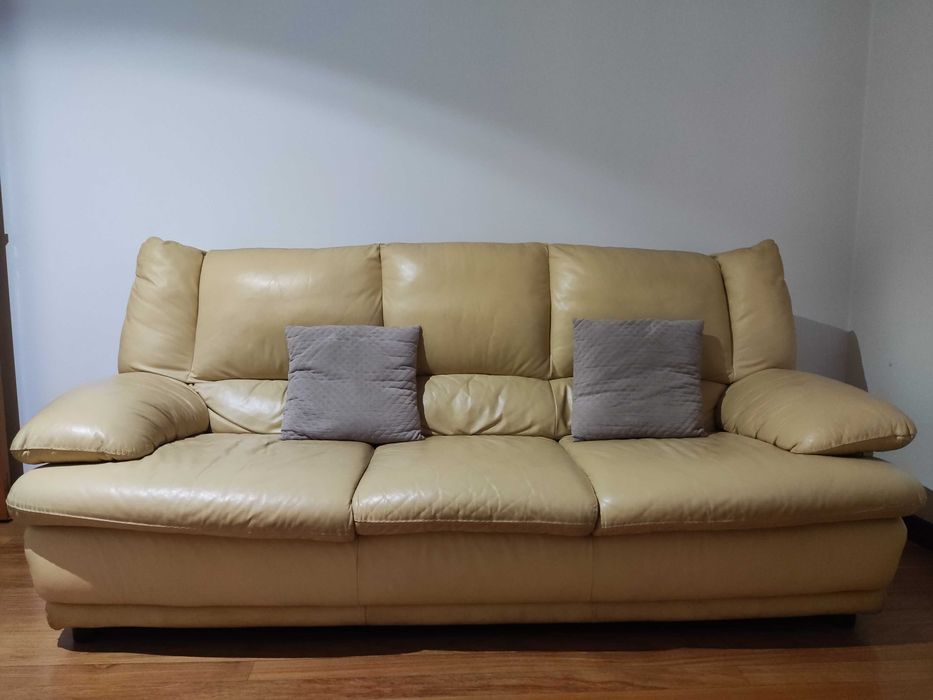 2 sofás em bom estado Braga • OLX Portugal