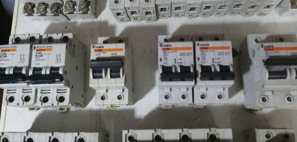 Electrical materials / circuit breakers / light bulbs505133484422604802