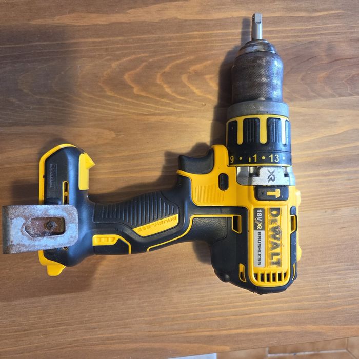 Aparafusadora DeWalt DCD795