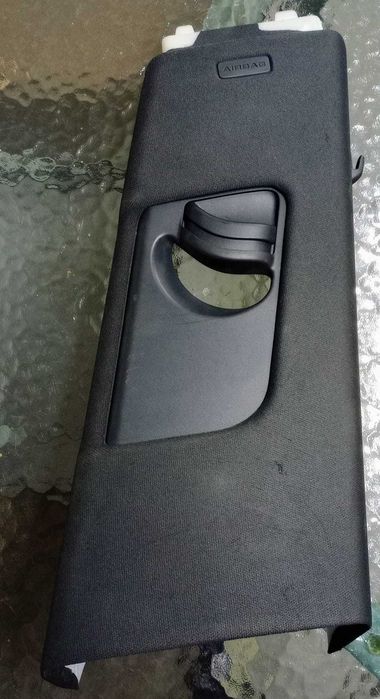 AUDI Q8 4M8 osłona poszycie słupka B PRAWA