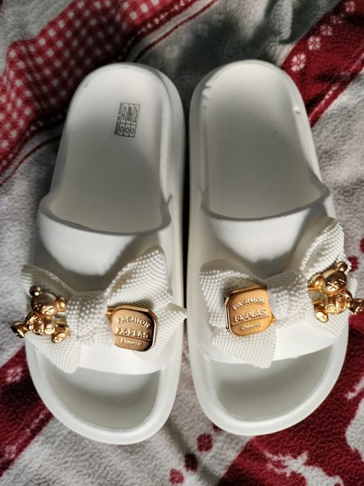 Klapki nowe z misiem. Okazja.