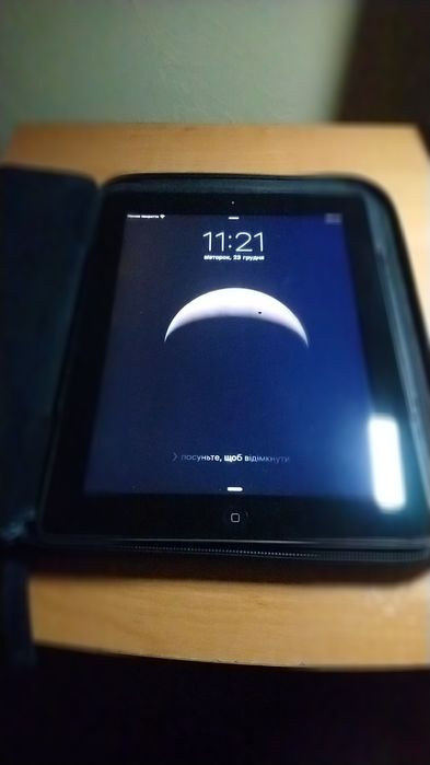 Apple iPad (3-го покоління) на 64 ГБ.