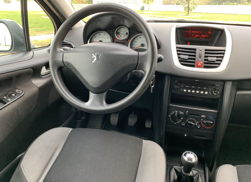 Peugeot 207 // motor de corrente // 195 mkms //AC// Isofix