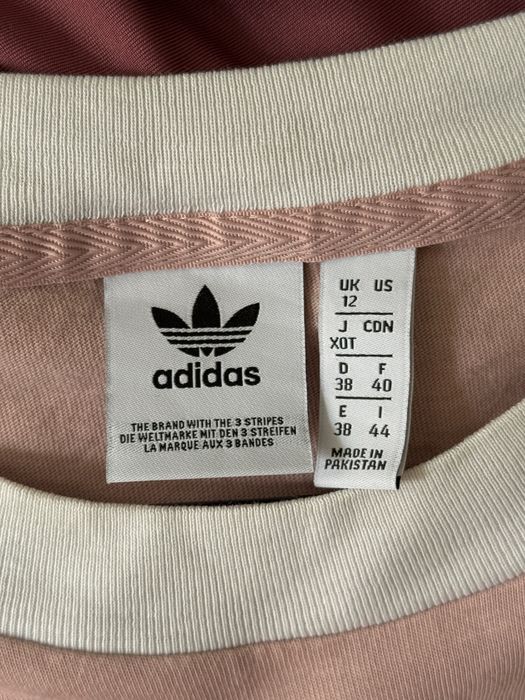 футболка adidas рожева