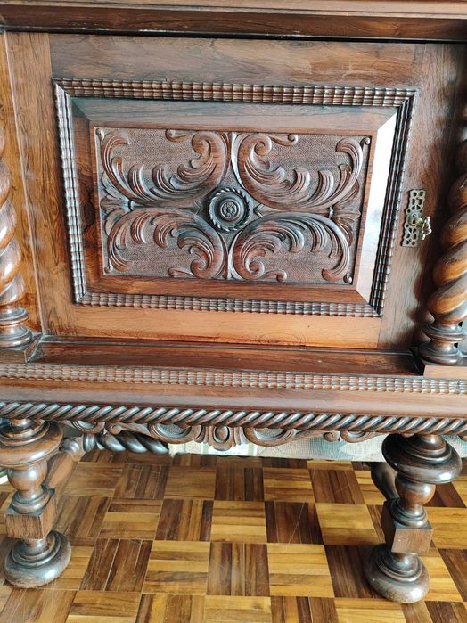 Aparador em pau santo