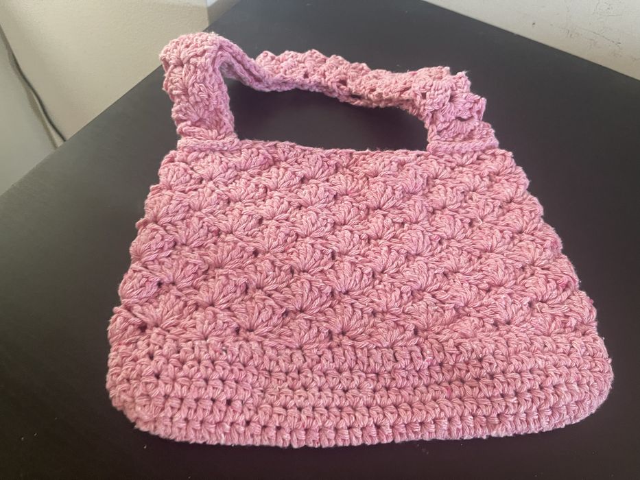 Mala em croché cor de rosa