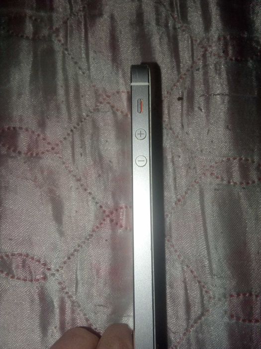 iPhone 5 на запчастини, тріснутий екран