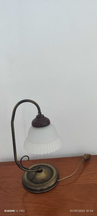 Candeeiro teto + candeeiro mesinha cabeceira