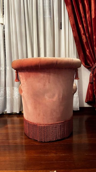 Elegante Poltrona Vintage em Veludo Rosa