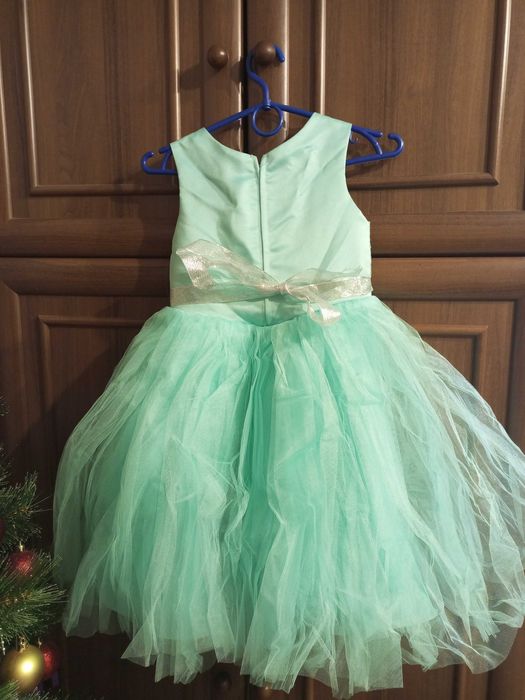 Нарядное платье , сукня