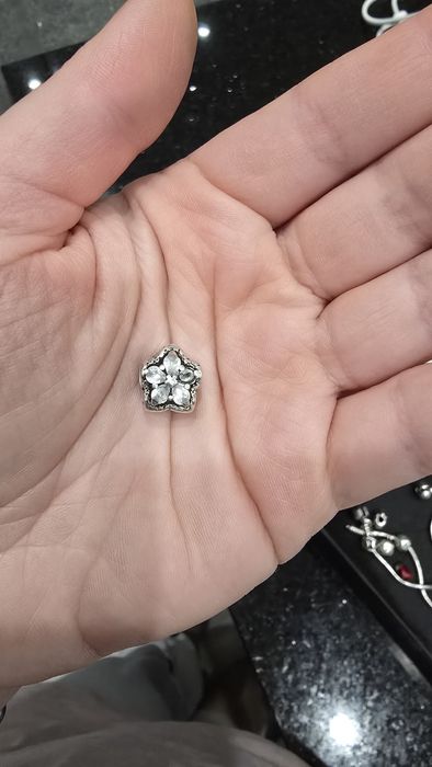 Charms płatek śniegu Pandora