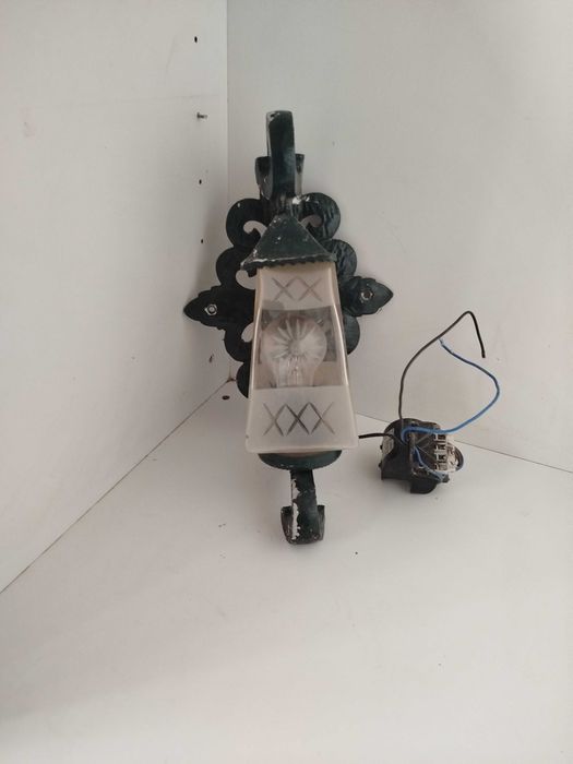 Candeeiro de parede para exterior