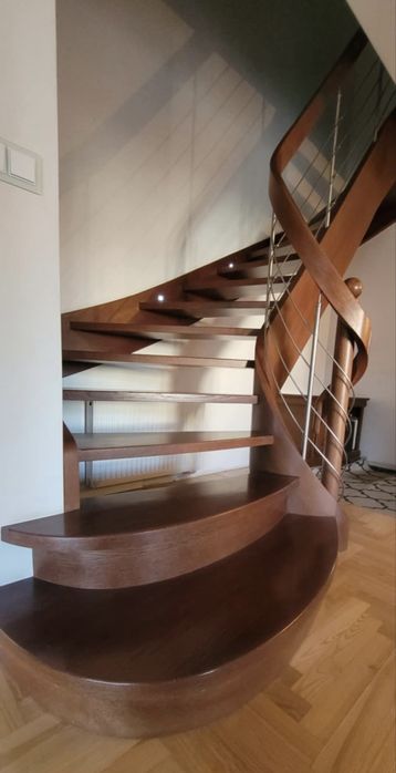 Schody dębowe wewnętrzne