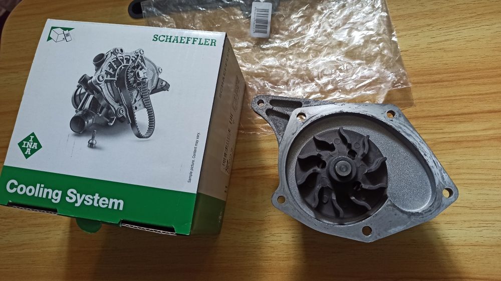 Помпа водяной насос INA для К9К 1.5 dci