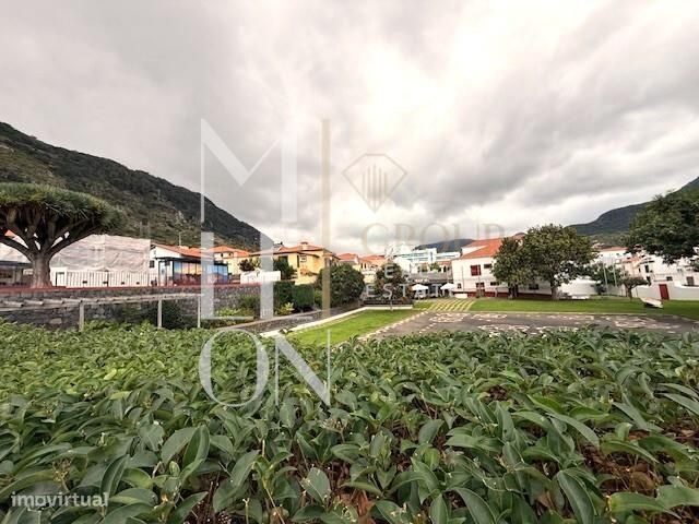 Apartamento T0 com quintal, no centro de Machico.