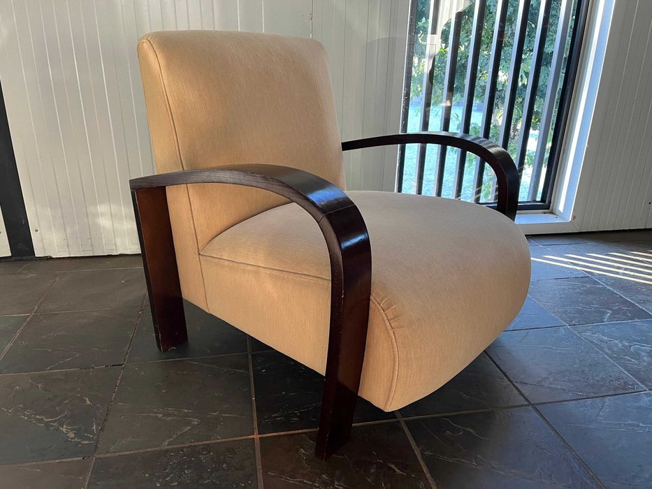 Poltrona Branca com Pufe / Apoio para Pés