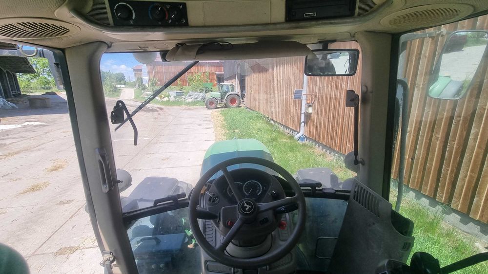 Ciągnik John Deere 6330