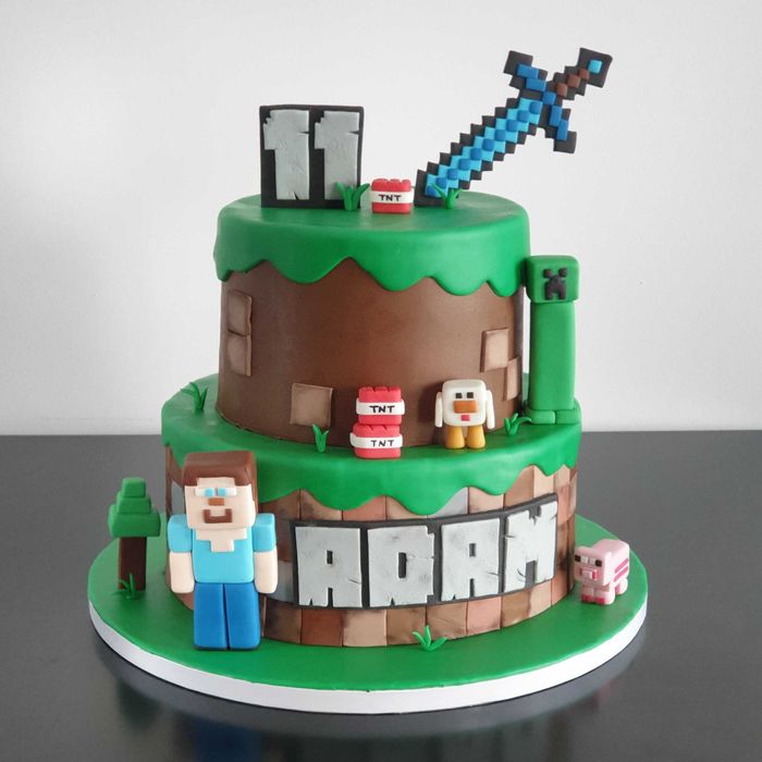 napis na tort czcionką MINECRAFT dekoracja cukrowa