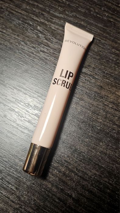 Revolution - Lip Scrub. Peeling do ust.