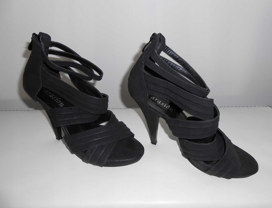 Eleganckie sandały zamszowe marki Farasion, roz. 38/39