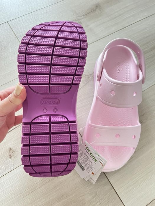 Продам босоножки оригинальные Crocs