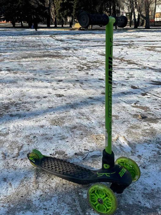 Самокат NEON Glider в отличном состоянии!