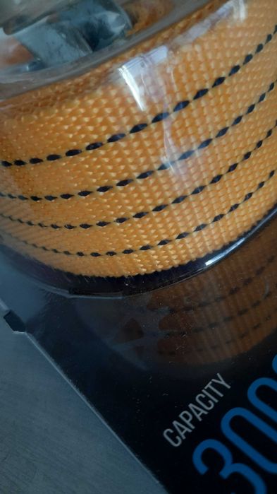 Продаю трос буксировочный широкий 5см/3т цвет желтый два крюка