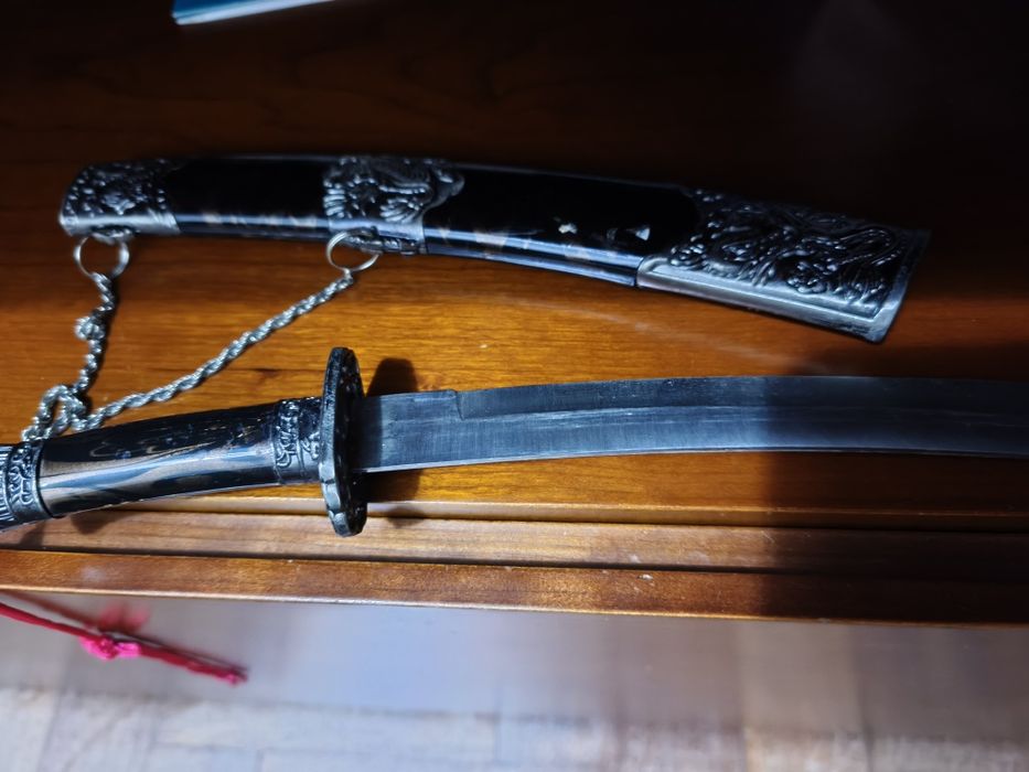 Vendo esta Espada elegância e beleza  para sua decoração