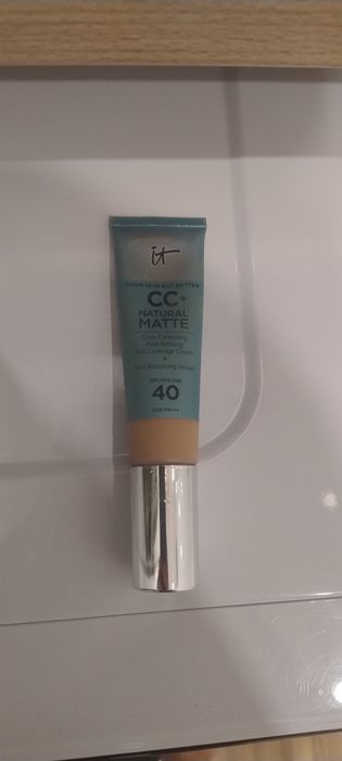 IT Cosmetics Your Skin But Better CC+ Natural Matte krem cc matujący numer 40
krem CC matujące
Your Skin But Better CC+ Natural Matte
krem CC matujące