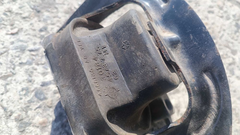 Подушка двигателя левая Крайслер Стратус Dodge Cirrus