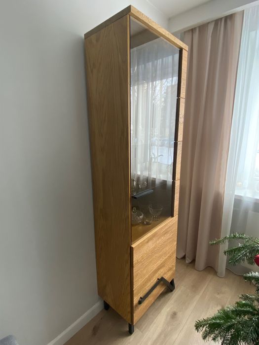 Dębowa witryna na szkło