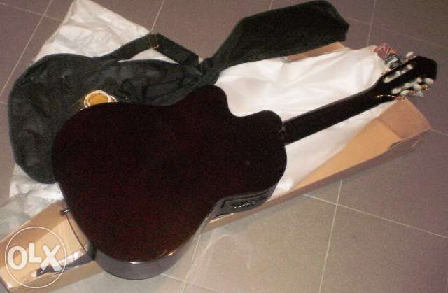 Guitarra eletroacústica - modelo cutaway marca MSA